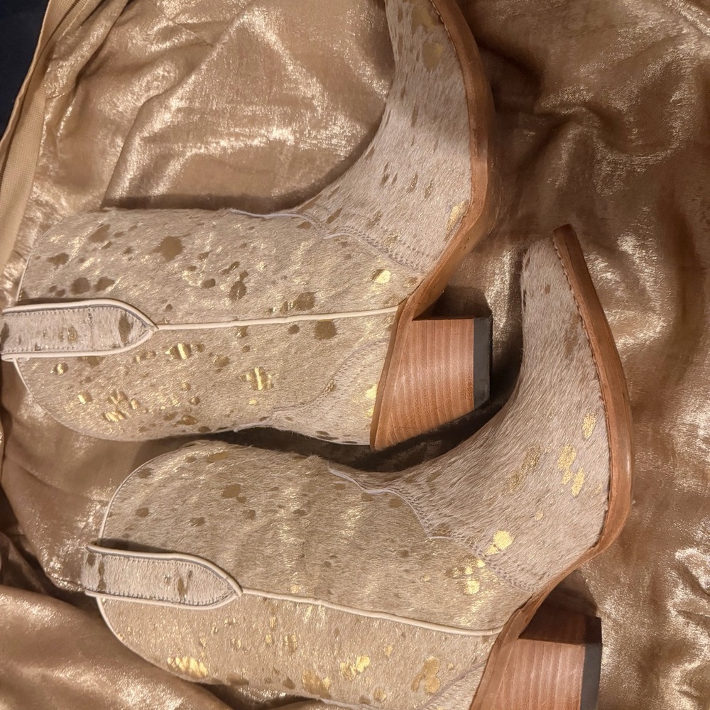 Ariat White & Gold Western Ankle Boots - Picture 8 of 8